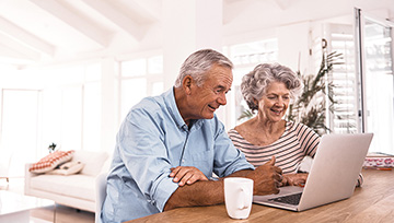 A senior couple signing up for a BCBST BlueAdvantage plan on their laptop.